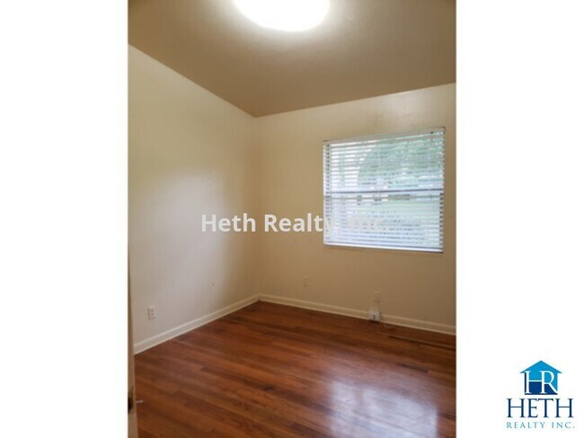 Building Photo - Single Family Residense