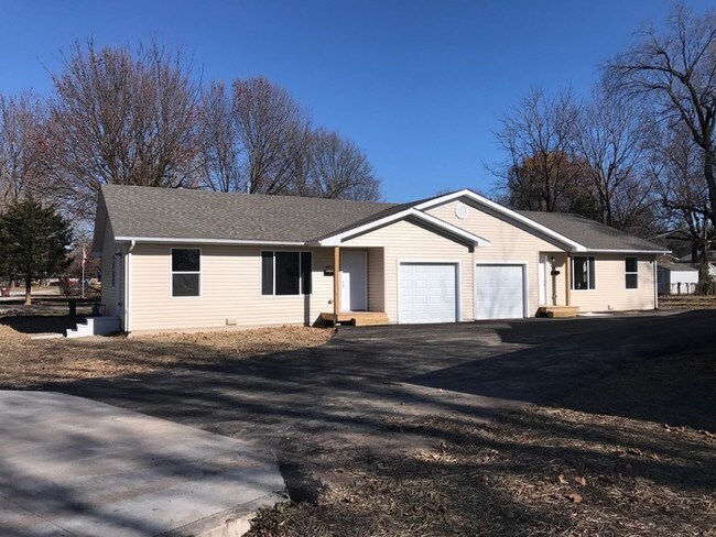 Primary Photo - New 3 bed/1 bath duplex for rent!
