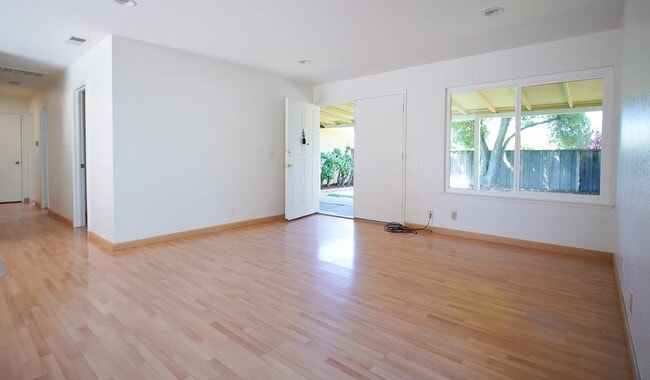 Building Photo - 1510 Sierraville Ave