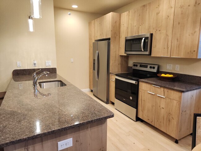 Building Photo - Bison Cove Unit E5 Available Now
