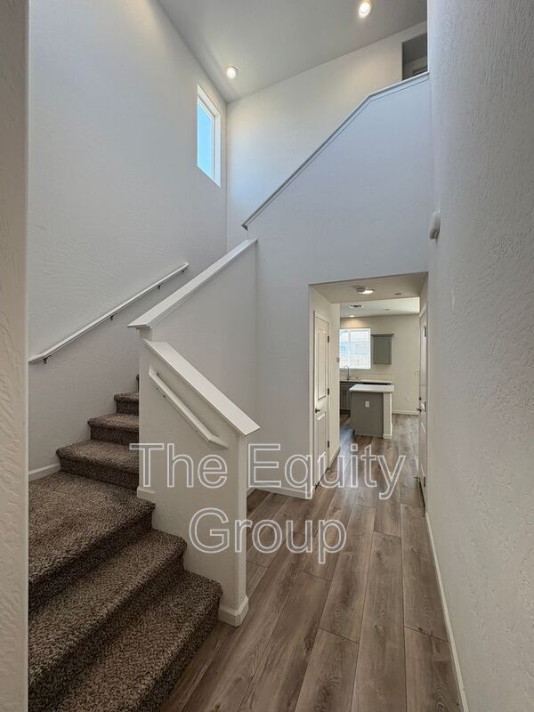 Building Photo - 1105 W Sedona Ave
