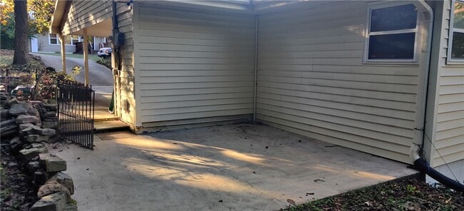 Building Photo - 1350 N Kings Dr