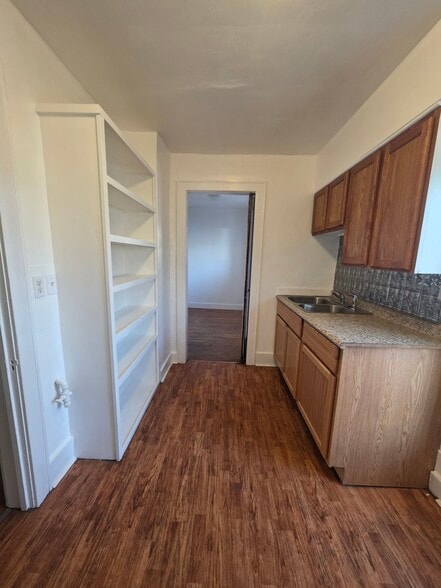 Building Photo - 833 10th St NW