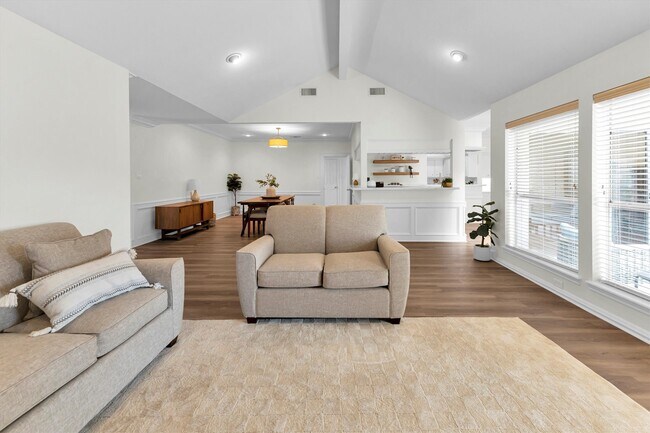 Building Photo - 6603 Pauma Dr