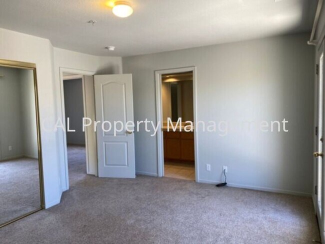 Building Photo - 3 Bedroom home in Gated Community of Las P...