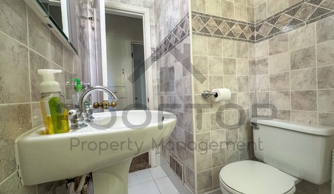 Building Photo - 206 N 200 E