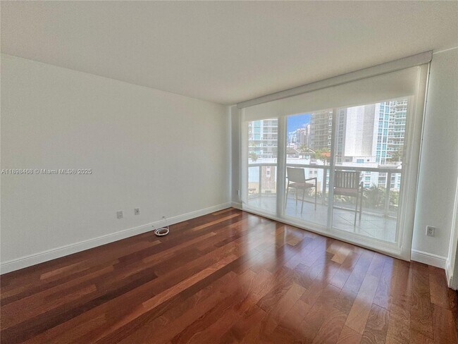 Building Photo - 16500 Collins Ave