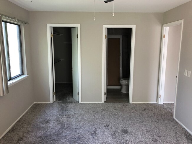 Building Photo - Wheeling, Lexington Commons 2BR/2BA 1 Garage & 2 Pools!