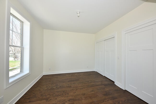 Building Photo - 104 E Prospect St