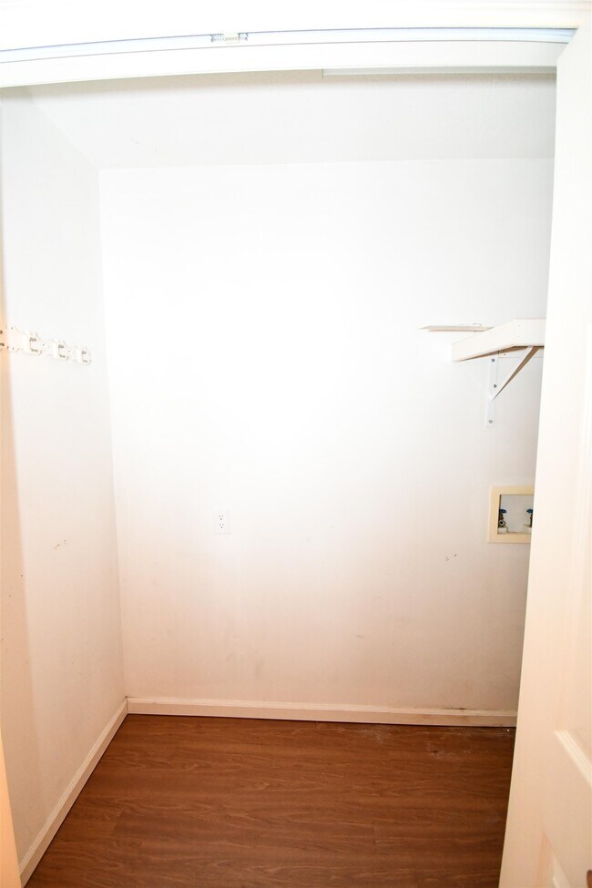 Building Photo - 604 Derouen St