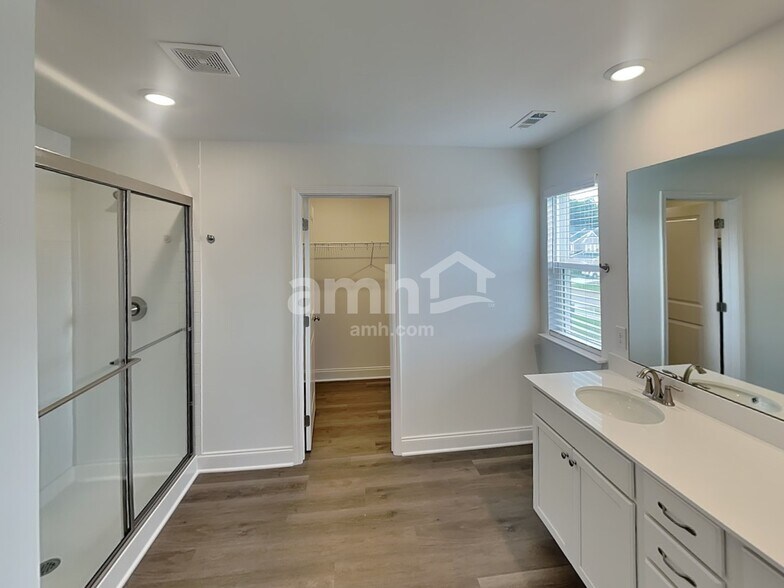 Building Photo - 208 Argea Dr