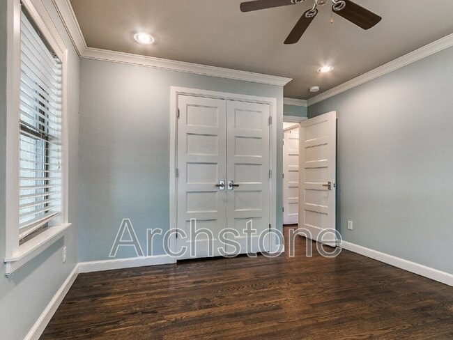 Building Photo - 9631 Stratford Dr