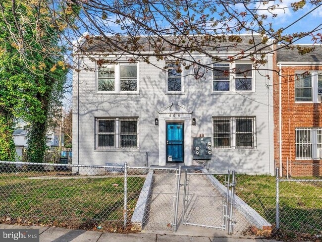 Building Photo - 405 34th St SE