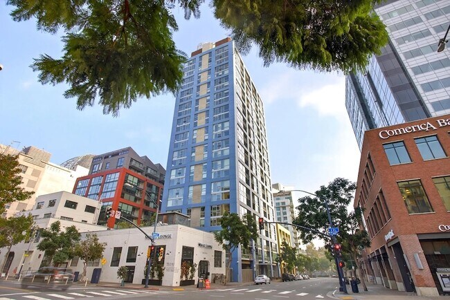 Building Photo - 321 Tenth Ave