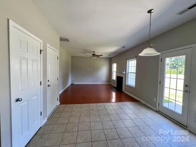 Building Photo - 10311 Dominion Village Dr