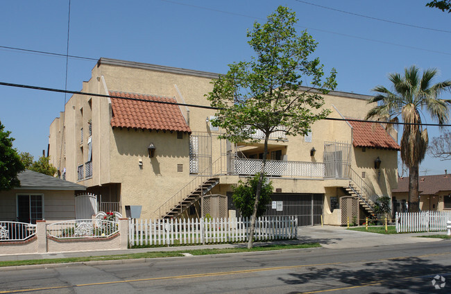 Building Photo - Flower Street Apartments