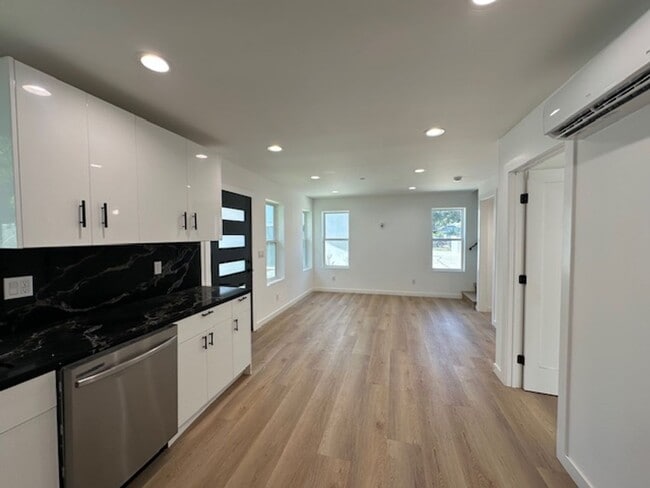 Building Photo - Brand new 2-bedroom 2-bathroom designed fo...
