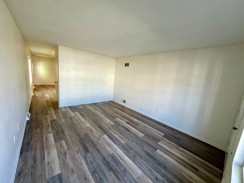Building Photo - 262 3rd St