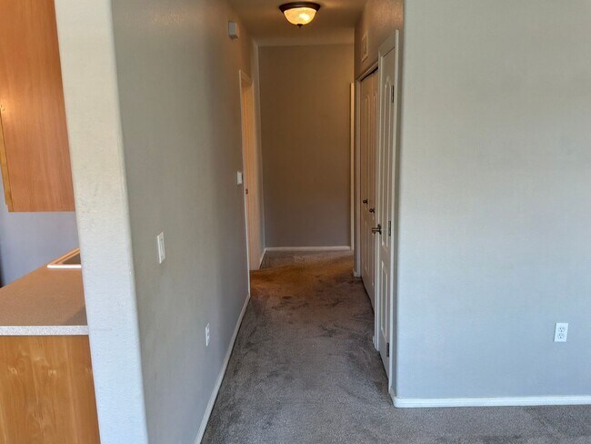 Building Photo - Condo 2 bedroom 2 bathroom Gated Entrance