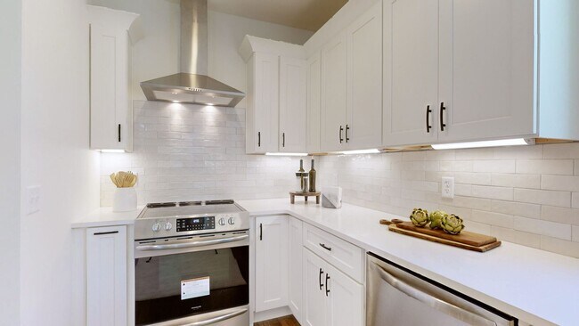 Building Photo - Turn-Key Luxury Rental: Brand-New 4BD + Office w/ Private Sunset Rooftop