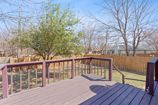 Building Photo - 1002 Parkside Cir