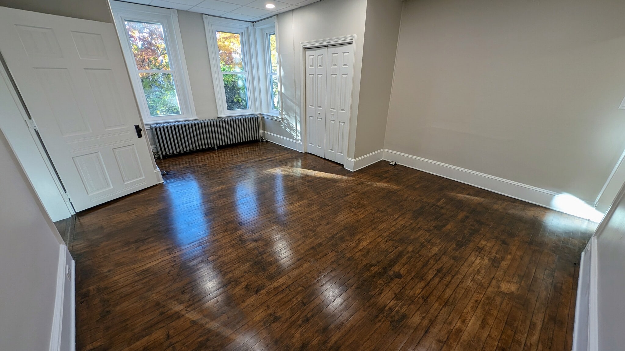 Living Room - 311 BROAD ST