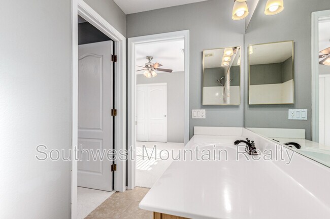 Building Photo - 1149 N Cholla St