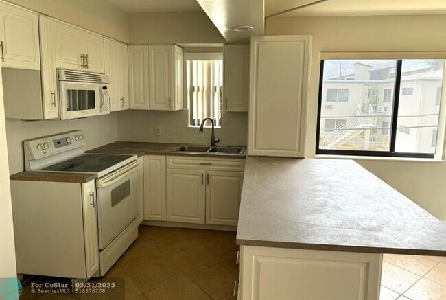 Building Photo - 3208 SE 11th St