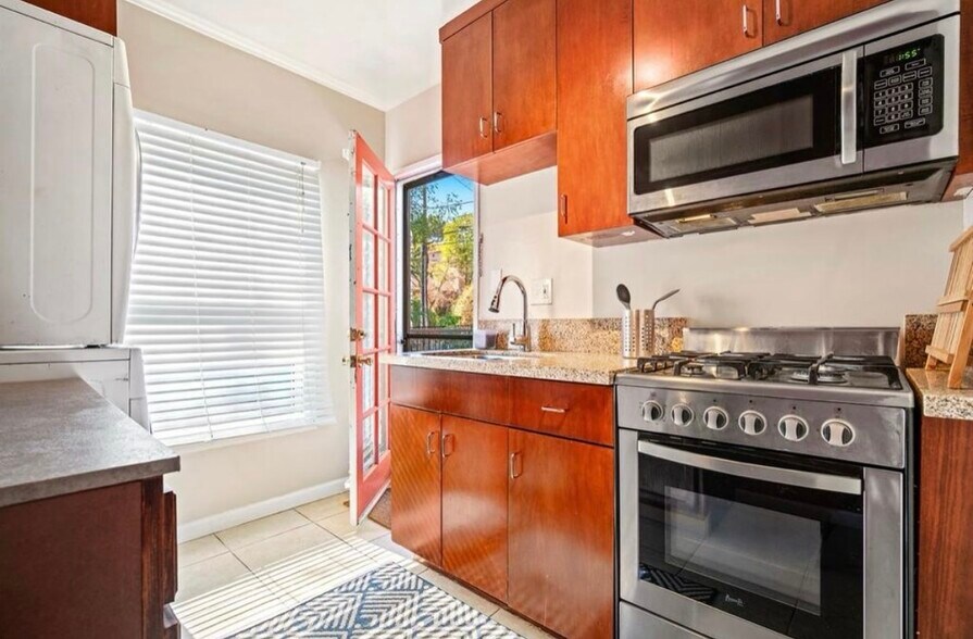 Building Photo - 3319 Barham Blvd