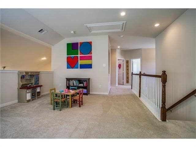 Building Photo - 5720 Pebble Ridge Dr