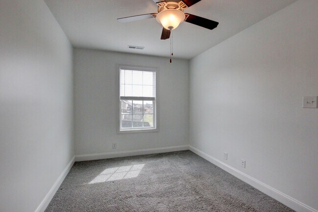 Building Photo - Fresh and so Clean Clean Close to Everything!