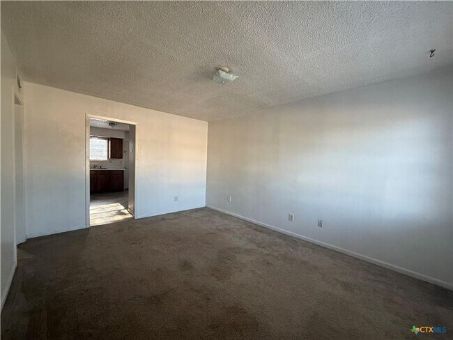 Building Photo - 601 Westview Cir