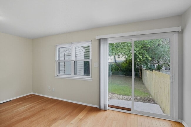 Building Photo - Recently Updated 3 Bedroom 1 Bath in Newar...