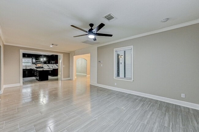 Building Photo - 4Bed/ 2Bath Gorgeous Home!