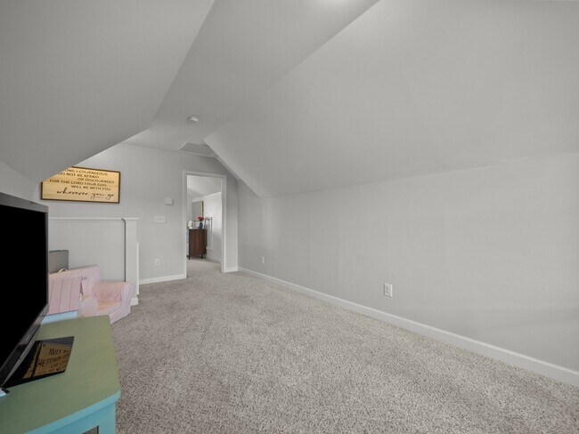 Building Photo - 509 Romper Rd