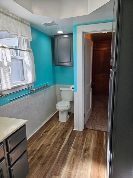 Master bathroom - 4047 Mogadore Rd
