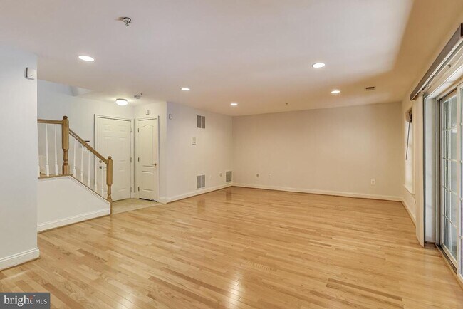 Building Photo - 6402 Spring View Pl