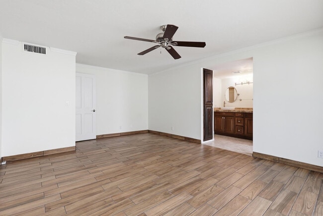 Building Photo - 7814 E MacKenzie Dr