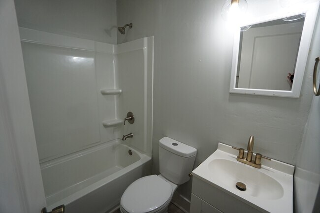 Building Photo - 3909 39th Ct N