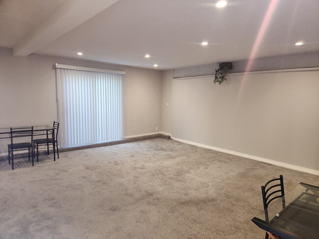 Building Photo - 807 Taurus Dr
