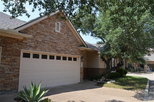 Building Photo - 4200 Dot Dr