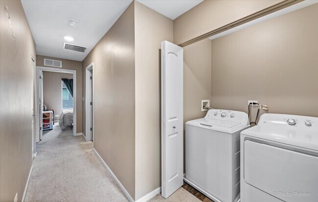 Building Photo - 2270 Aurora Dr