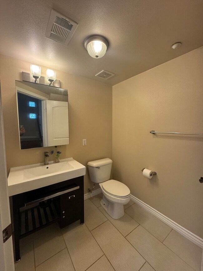 Building Photo - 247 S Arroyo Dr