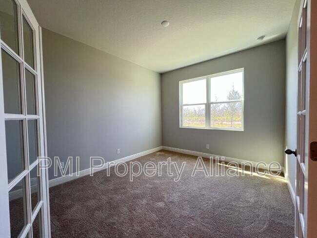 Building Photo - 14521 Crestavista Ave