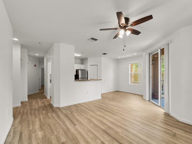 Building Photo - 5020 Fairways Cir