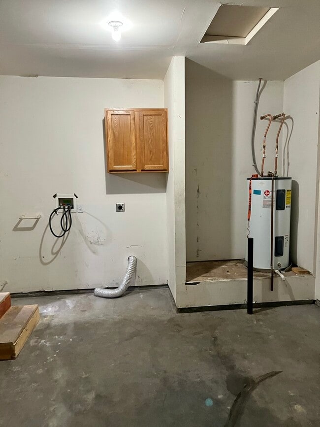 Building Photo - 1025 SE Freedom Cir