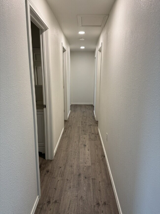Building Photo - Live close to TSU in this 4 bedroom!