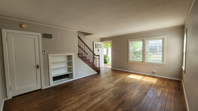 Building Photo - Charming 2 bed, 1 bath Townhome -  ASK ABO...