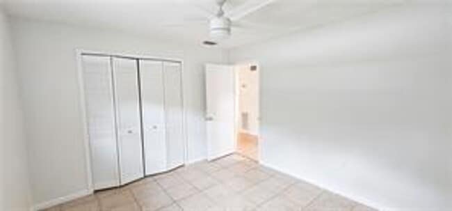 Building Photo - Cute 2/1 duplex - Freshly painted