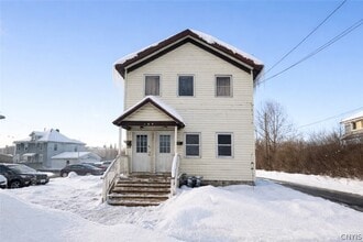 Building Photo - 109 1st St